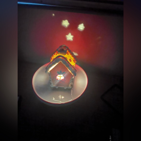 Small Light Up Gingerbread House - Picture 6 of 6